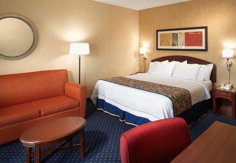 Courtyard By Marriott Cleveland Willoughby Hotel Екстериор снимка