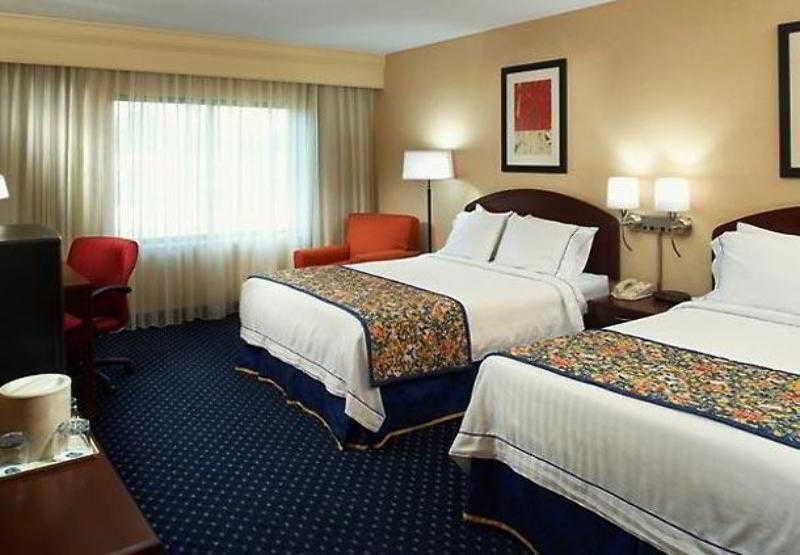 Courtyard By Marriott Cleveland Willoughby Hotel Екстериор снимка