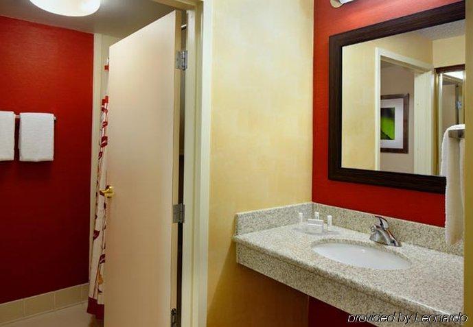 Courtyard By Marriott Cleveland Willoughby Hotel Стая снимка