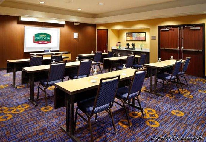 Courtyard By Marriott Cleveland Willoughby Hotel Бизнес снимка