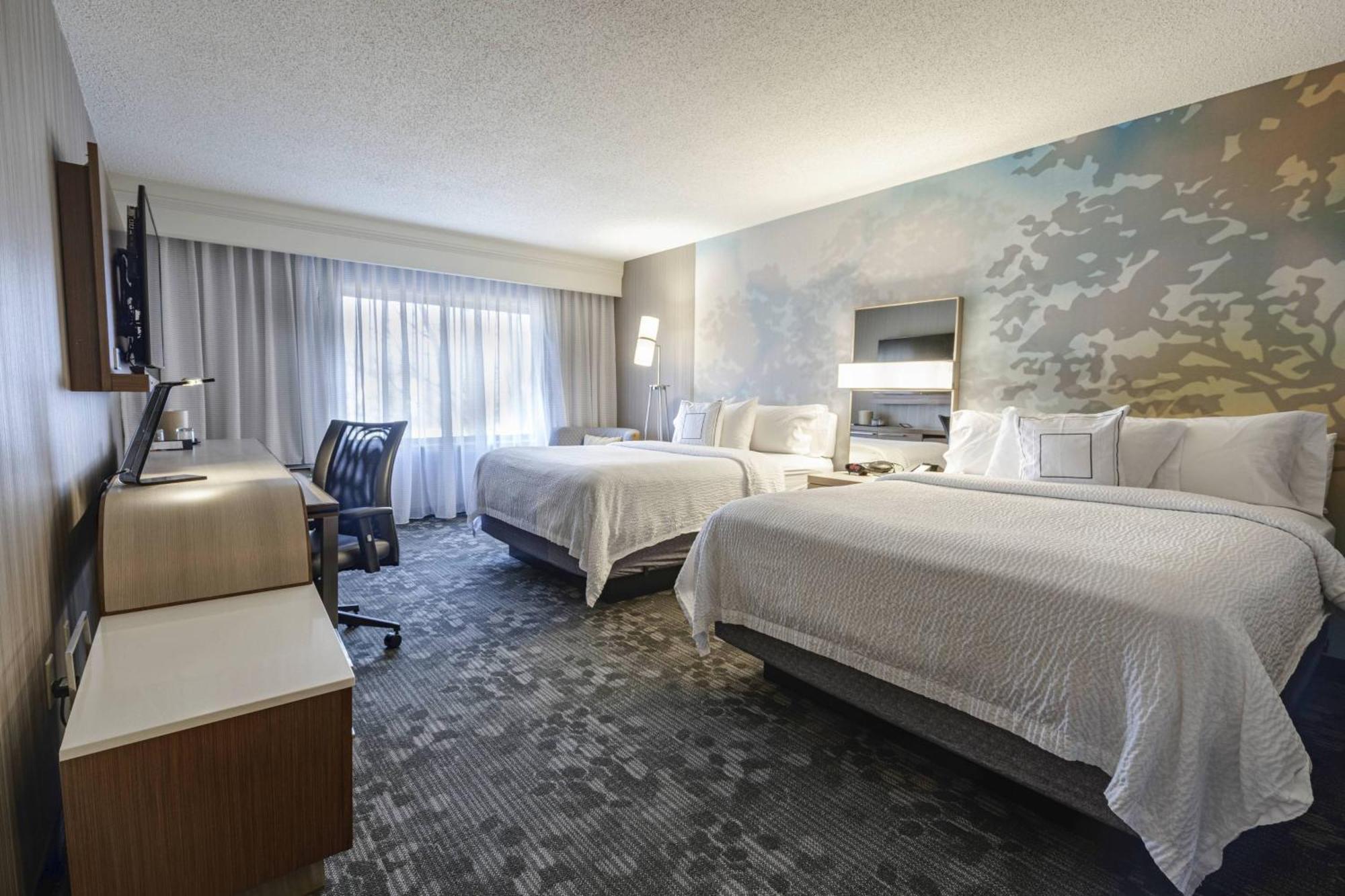 Courtyard By Marriott Cleveland Willoughby Hotel Екстериор снимка