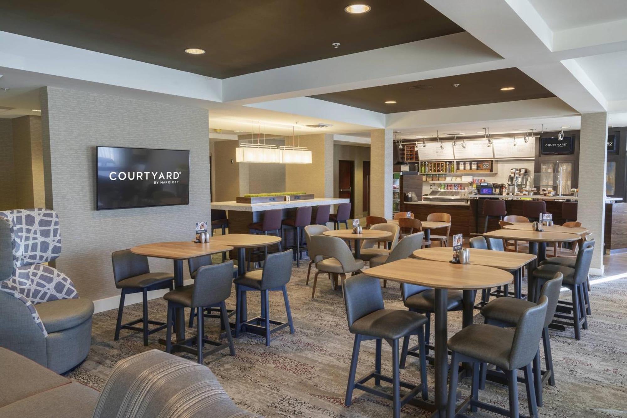 Courtyard By Marriott Cleveland Willoughby Hotel Екстериор снимка