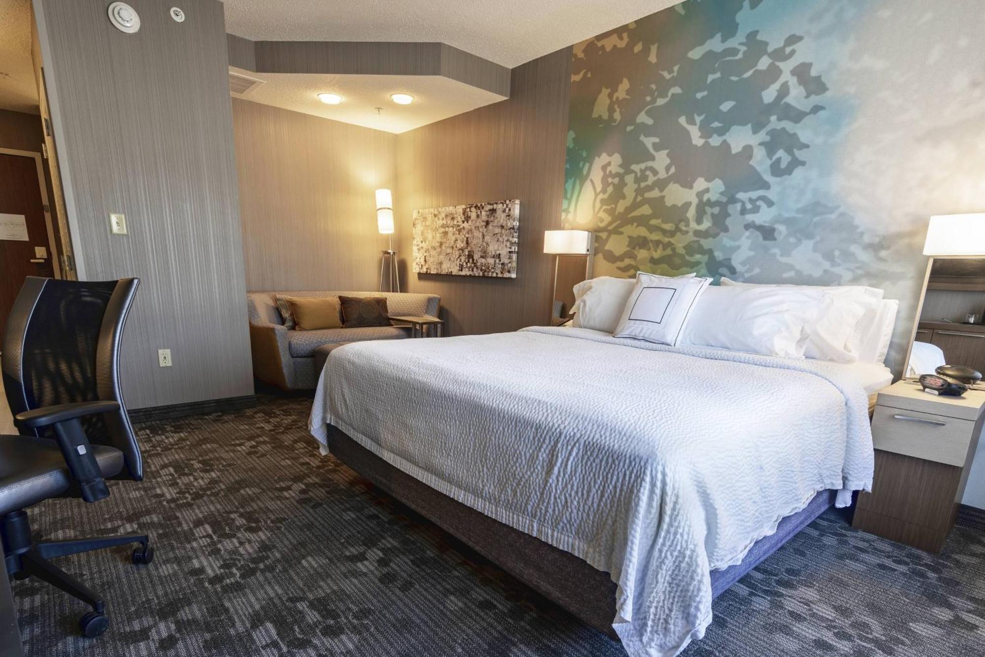 Courtyard By Marriott Cleveland Willoughby Hotel Екстериор снимка