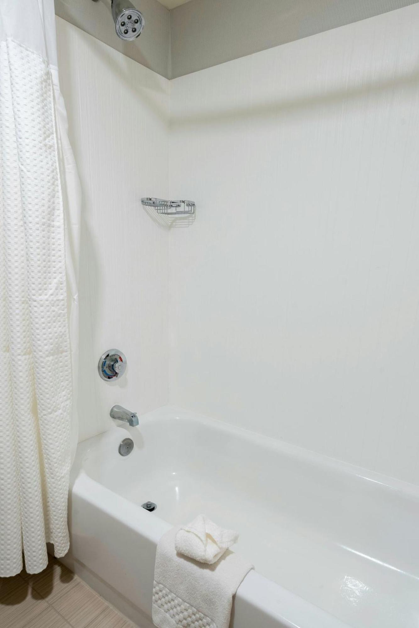Courtyard By Marriott Cleveland Willoughby Hotel Екстериор снимка
