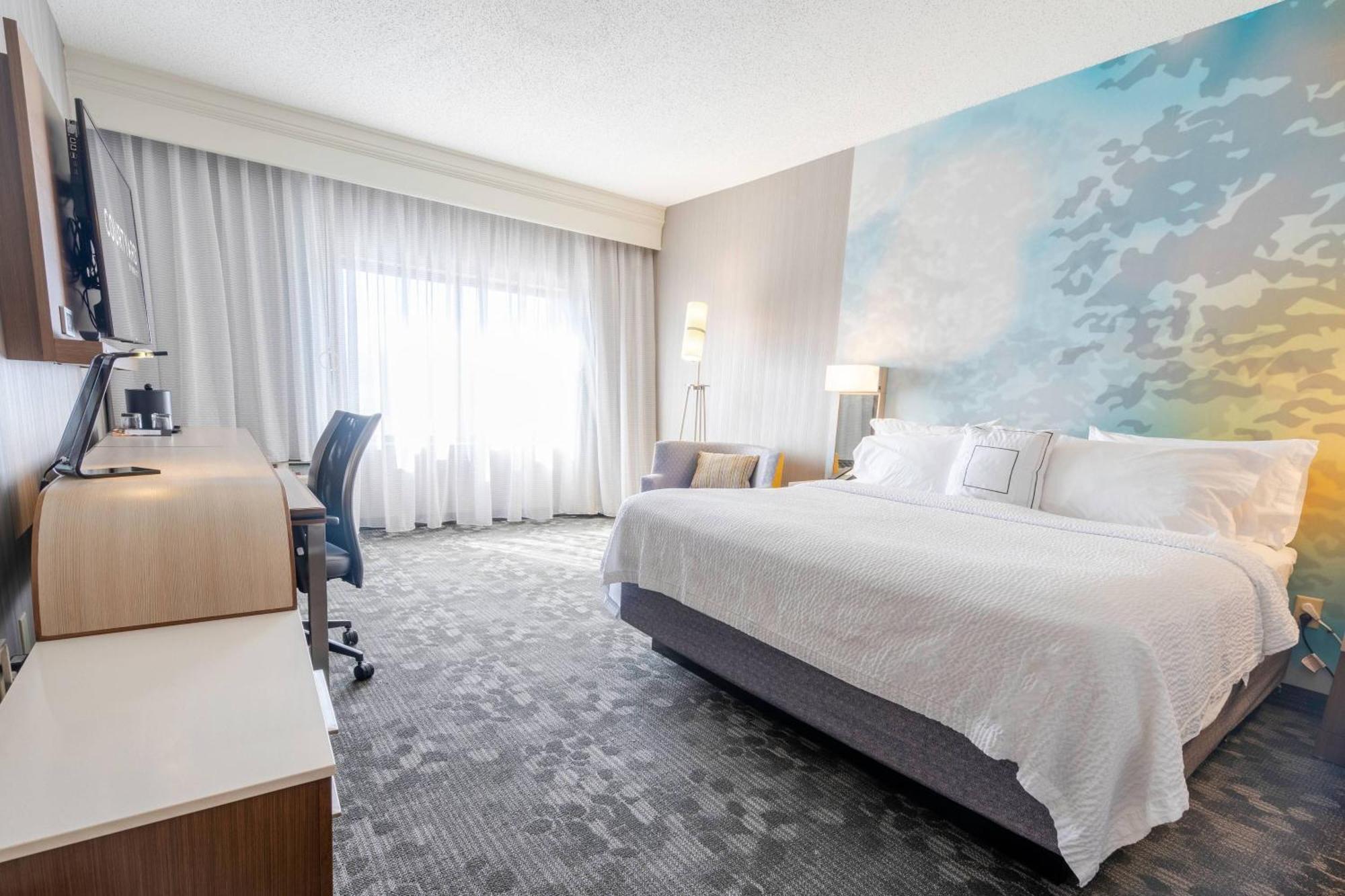 Courtyard By Marriott Cleveland Willoughby Hotel Екстериор снимка