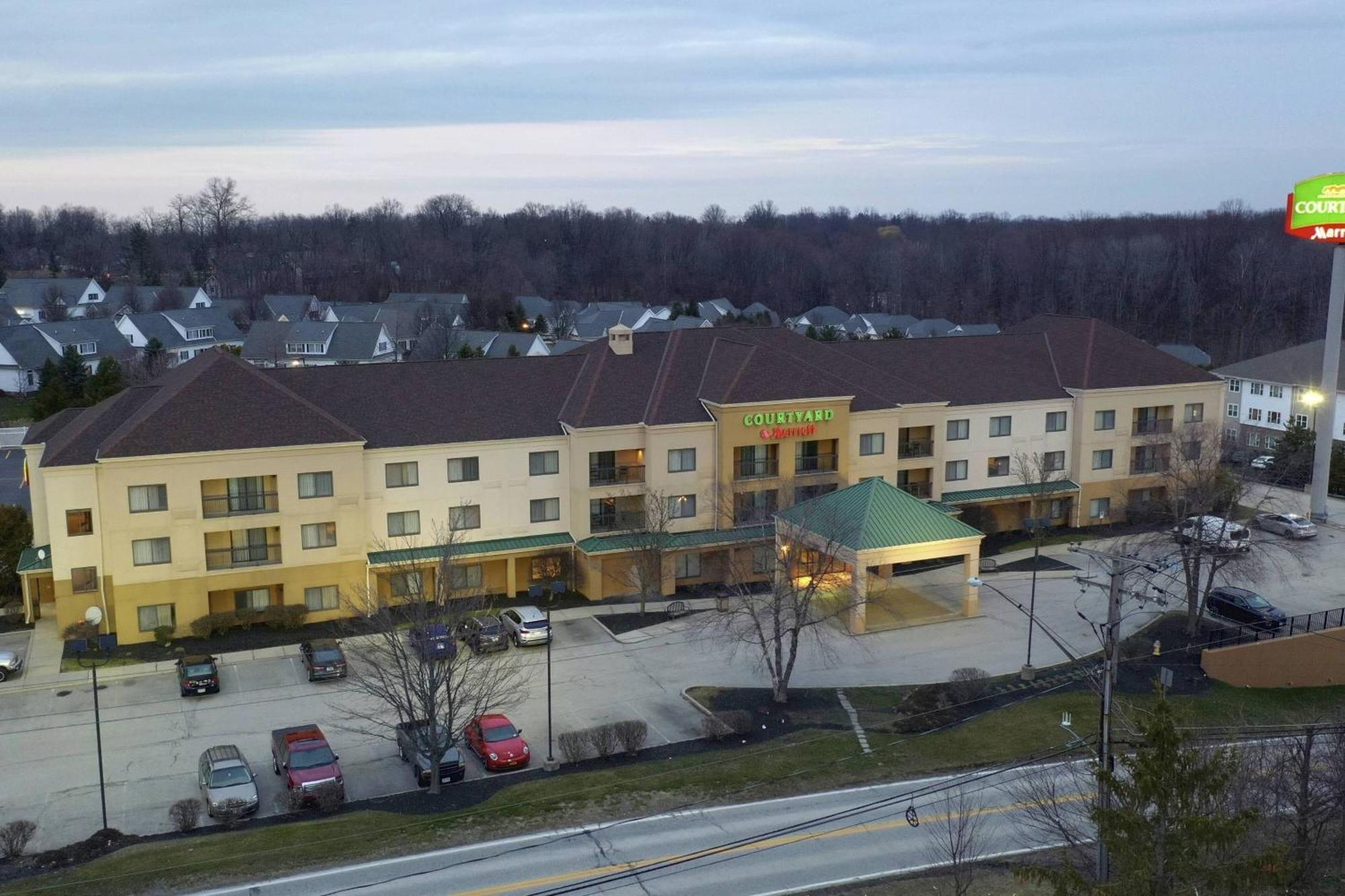 Courtyard By Marriott Cleveland Willoughby Hotel Екстериор снимка