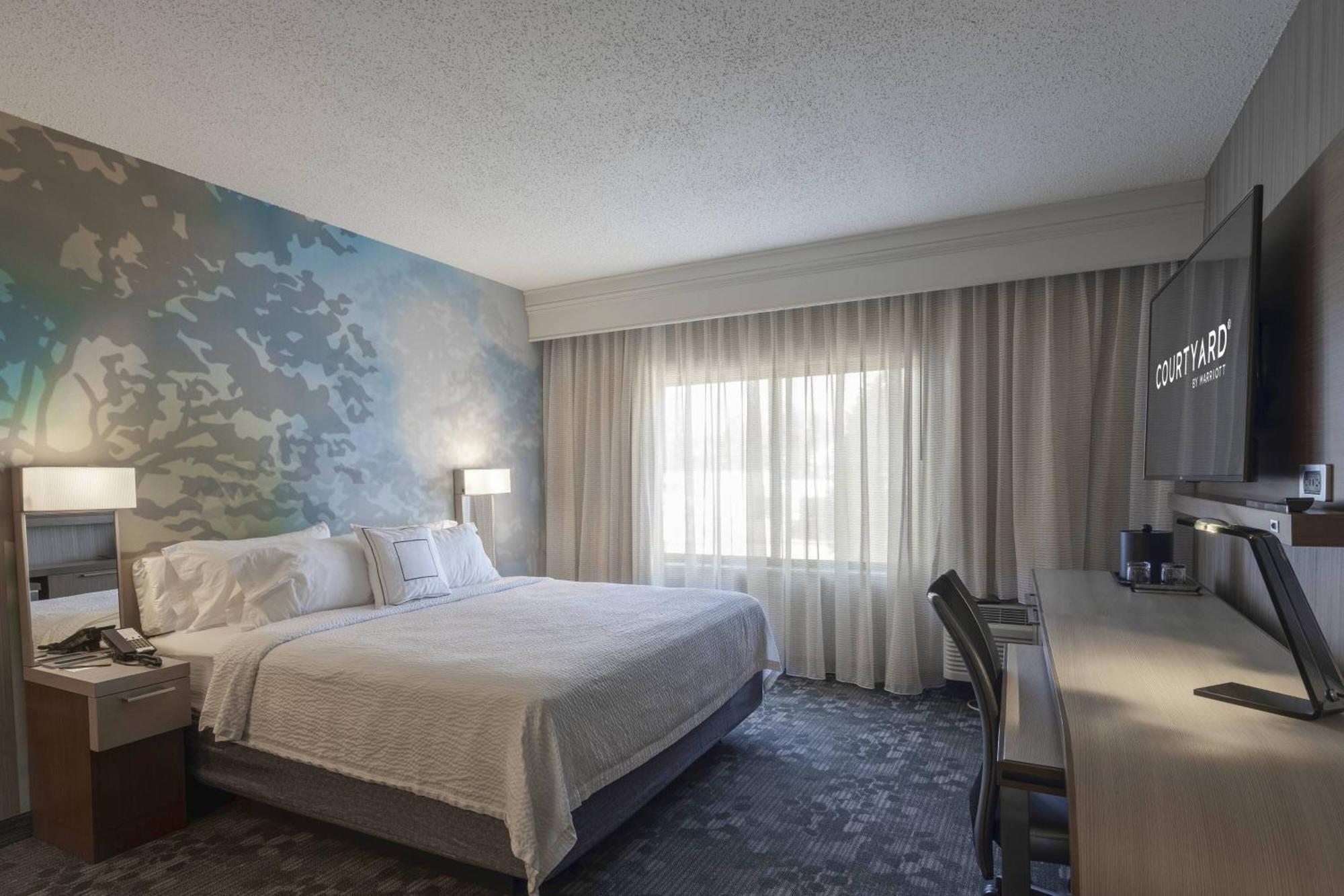 Courtyard By Marriott Cleveland Willoughby Hotel Екстериор снимка