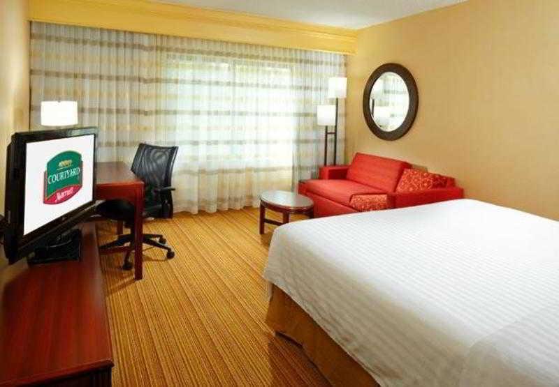 Courtyard By Marriott Cleveland Willoughby Hotel Стая снимка