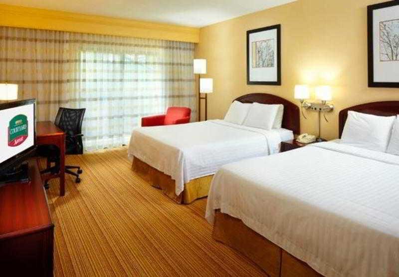 Courtyard By Marriott Cleveland Willoughby Hotel Стая снимка