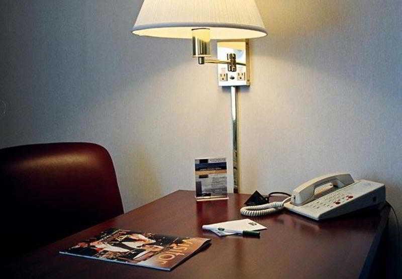 Courtyard By Marriott Cleveland Willoughby Hotel Екстериор снимка