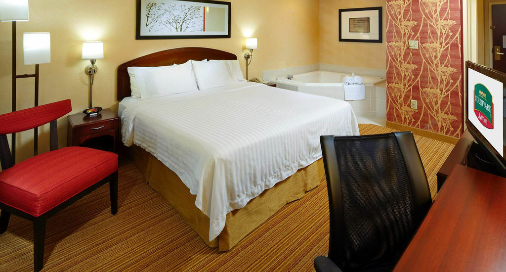 Courtyard By Marriott Cleveland Willoughby Hotel Стая снимка