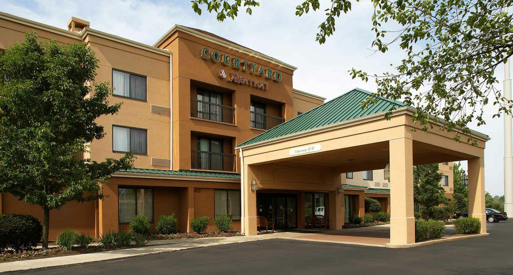 Courtyard By Marriott Cleveland Willoughby Hotel Екстериор снимка